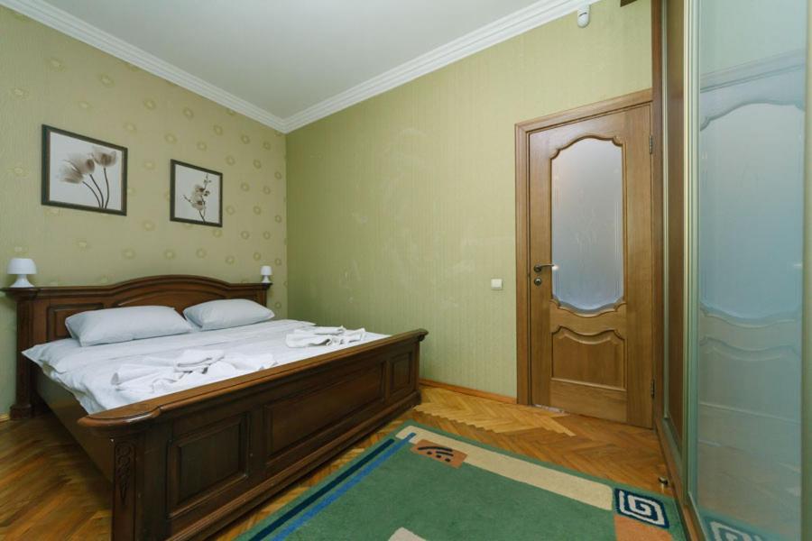 Three-Room Apartments At The Polytechnic Institute Kijev Kültér fotó